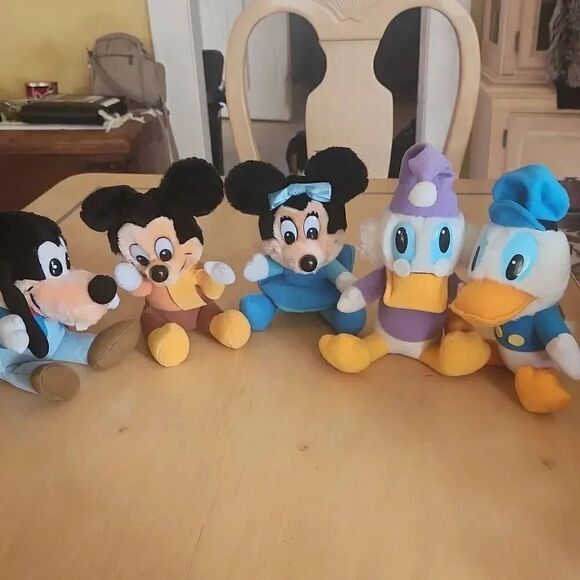 Vintage Mickey & friends Christmas Carol 7" plush - Picture 1 of 8